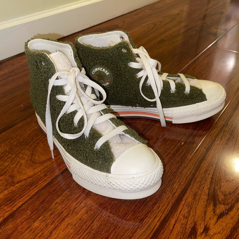 Fuzzy plush forest green Converse